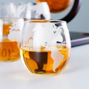Carafe à whisky gravé, Globe à whisky, coffret cadeau, carafe à whisky, 750 ml avec bateau Antique et 4 verres de 10 oz de carte du monde - Product Image 3