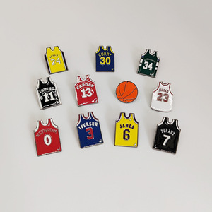 Commercio all'ingrosso NBA Star Jersey spilla basket Football Metal Badge spilla in tessuto smalto collare Pin Badge - Product Image 3