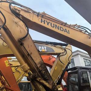 Excavatrice Hyundai d'occasion jaune avec chenilles noires, équipement de construction - Product Image 6