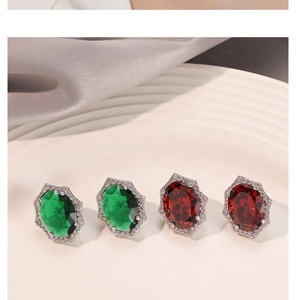 Pendientes de Botón de Plata 925 Chapados en Oro y Cobre de Lujo, con Incrustaciones de Circonita Geométrica, Modernos y Exclusivos para Mujer - Product Image 5