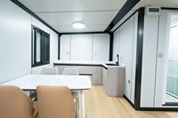 Maison préfabriquée abordable à montage rapide, à double aile extensible, avec balcon, pour chantier de construction et maison de vacances