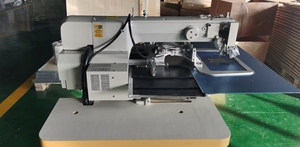 Machine à coudre industrielle VMA avec pied presseur en cuir de grande taille et table à motifs pour la couture - Product Image 5