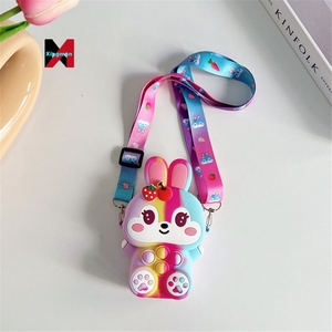 Vanguard <span class=keywords><strong>2022</strong></span> nouvelle mode fraise lapin dessin animé enfants sac en Silicone bandoulière tout match étudiant porte-monnaie - Product Image 6