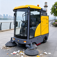 Nouvelle balayeuse industrielle autoportée entièrement fermée pour extérieur avec brosse à rouleaux pour rues et parkings