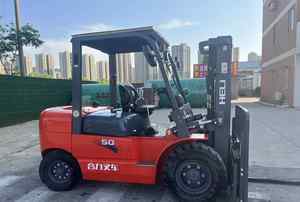 Nuevo Montacargas Diésel HELI CPCD50 de 300 kg |   Palanca de Cambios Lado Conductor, Neumáticos Sólidos, Como Nuevo, Certificado SASO CE, 1 Año de Garantía - Product Image 2