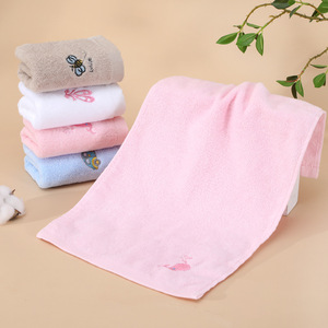 Vente en gros de serviettes en pur coton 100% brodées pour bébé - Product Image 3