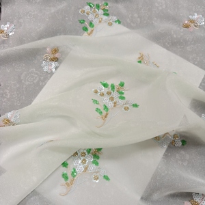 Tissu <span class=keywords><strong>en</strong></span> organza de polyamide semi-transparent gris clair avec broderie florale perlée, tissu pour fille <span class=keywords><strong>en</strong></span> polyester, tissu haute couture - Product Image 2