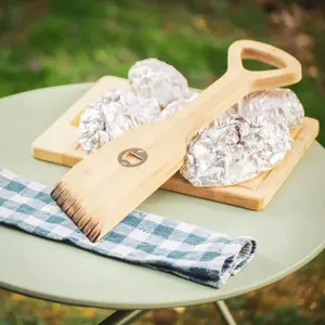 Regalo di vendita calda strumento per la pulizia della griglia del Barbecue in legno raschietto per Barbecue da cucina senza spazzole in pino naturale con cavatappi