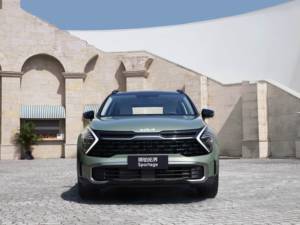 2025 pour <span class=keywords><strong>Kia</strong></span> <span class=keywords><strong>Sportage</strong></span> 2.0T 2WD édition phare SUV haute vitesse 5 portes 5 places essence véhicule intérieur sombre FWD caméra arrière Ne - Product Image 6