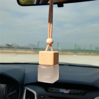 Vente en gros de flacons de parfum pour voiture suspendus carrés en verre givré de 8 ml, vides, pour huiles essentielles et parfums