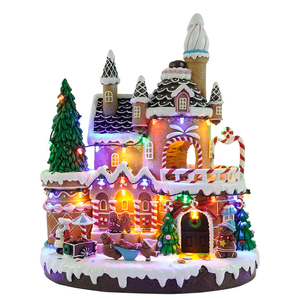 Casa de Jengibre Navideña con Luz LED de Poliresina, Casa de Dulces, Decoración y Regalo al por Mayor para Decoración Navideña - Product Image 1