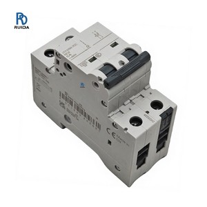 Disjoncteur miniature 5SY4204-7CC série 5SY 100% original, 10 kA, 3 pôles, montage sur rail DIN - Product Image 1