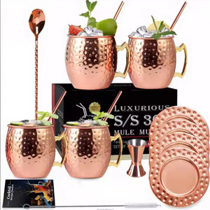 Mug à Moscow Mule en cuivre martelé sur mesure avec passoire à cocktail en acier inoxydable, pour bière et cocktails - Product Image 1