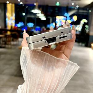 เคสโทรศัพท์แบบพับได้ <span class=keywords><strong>OPPO</strong></span> Find <span class=keywords><strong>N2</strong></span> Flip สีเงินขอบเงา วัสดุ PC <span class=keywords><strong>ราคา</strong></span>โรงงาน - Product Image 3