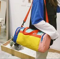 Tas Duffel Gym cetak Logo kustom Tote olahraga kuning harga rendah tas perjalanan penutup ritsleting Fashion wanita 600D poliester