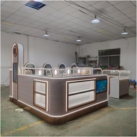 Comptoir de présentation de luxe personnalisé pour parfums et cosmétiques, vitrine moderne et unique pour salon de beauté, kiosque de manucure pour magasin de détail