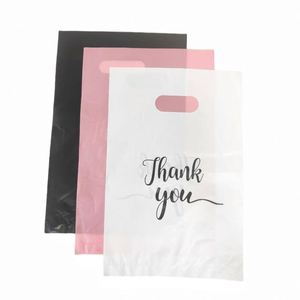 Sacs de shopping en PE de haute qualité, résistants à l'humidité, avec logo personnalisé pour l'emballage de vêtements, chaussures et fourrures, sac de shopping en plastique - Product Image 4