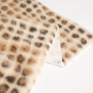 Singolo lato coniglio finta pelliccia di visone leopardato stampato a pelo lungo tessuto di peluche - Product Image 4