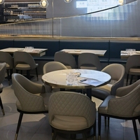 Ensemble table et chaises de restaurant, plateau rond en pierre, base sur piétement, mobilier commercial, café, hôtel, personnalisable, fabricant OEM Chine