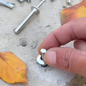 Goujons <span class=keywords><strong>à</strong></span> percussion en acier au carbone galvanisé M6/M8 utilisés comme chevilles d'ancrage ou goujons d'expansion, disponibles directement auprès du fabricant. - Product Image 2