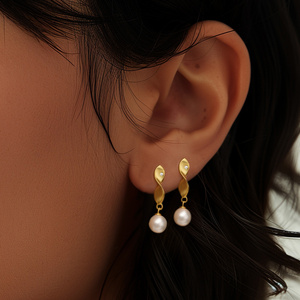 Boucles d'oreilles pendantes longues ROXI en argent sterling 925 avec perles baroques, plaquées or 18 carats, bijoux élégants pour femmes S925 - Product Image 4