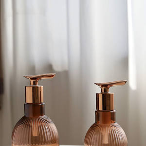 Bouteilles de voyage en plastique style INS pour shampoing, gel douche, huile capillaire – Emballages cosmétiques personnalisables pour soins personnels - Product Image 2