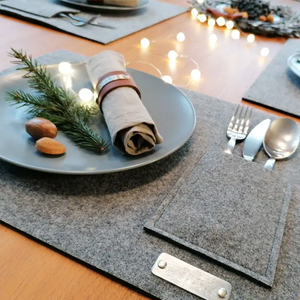 Tovaglietta in Feltro e Similpelle con Logo Stampato Personalizzato, Sottopiatto Promozionale per Tavolo da Pranzo - Product Image 1