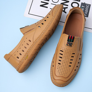 Mocasines de cuero perforado transpirable para hombre, con suela de goma de tacón bajo, zapatos casuales sin cordones para uso diario. - Product Image 2