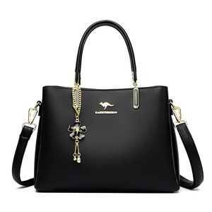 Bolso Bandolera de Gran Capacidad para Mujer con Múltiples Compartimentos y Colgante Decorativo - Product Image 4