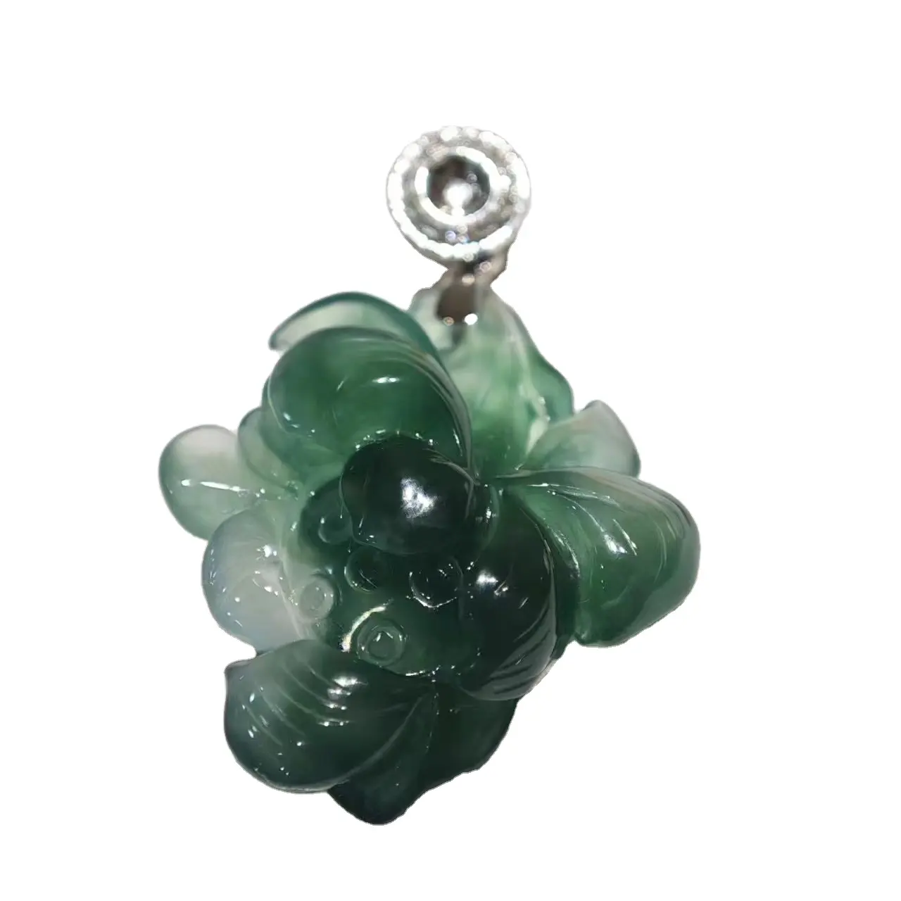 Haut de gamme couleur bleu glacé espèces glacées Lotus d'eau méticuleusement sculpté pendentif en jade naturel pour les femmes