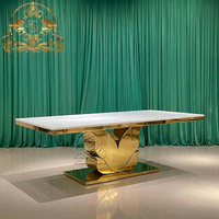 Table de salle à manger rectangulaire moderne en acier inoxydable durable pour hôtels, mariages et événements festifs