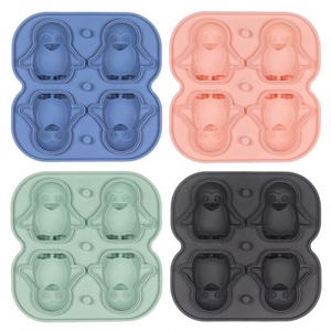Moule à glaçons 3D en silicone durable en forme de pingouin, 4 emporte-pièces animaux pour crème glacée, prêt pour congélateur, pour glaçons et aliments congelés - Product Image 6