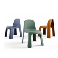 Chaise de jardin moderne en plastique pour l'extérieur, imperméable, portable, légère, sans accoudoirs, empilable, avec pieds coniques coulissants