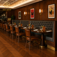 Ensemble de meubles de café Ron Group, banquette rembourrée à dossier haut et capitonné, chaise de restaurant en cuir, table ronde en bois