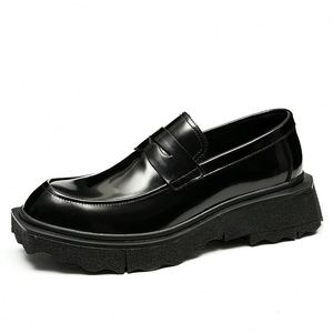 Zapatos de Cuero Antideslizantes de Alta Calidad para Hombre, Cuero Suave, Estilo Casual de Negocios, Suela Gruesa, Aumentan la Altura, Resistentes para Otoño - Product Image 1