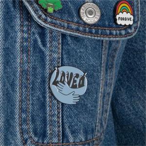 Insignia de Metal brillante personalizada profesional que eres amado Pin de positividad de esmalte suave Regalo de salud mental Diseña tus propios <span class=keywords><strong>Pines</strong></span> de solapa - Product Image 3