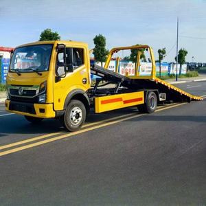 Bon marché, dépanneuse Dongfeng Euro 3 RHD, dépanneuse à plate-forme de recul de 4 tonnes, <span class=keywords><strong>remorquage</strong></span> deux véhicules de sauvetage routier <span class=keywords><strong>24</strong></span>/<span class=keywords><strong>7</strong></span> - Product Image 2