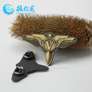 Broche Conmemorativo de Aviación de Bronce Antiguo en 3D, Personalizado al por Mayor por el Fabricante, Pin de Sombrero de Aleación de Zinc y Latón Personalizado - Product Image 4