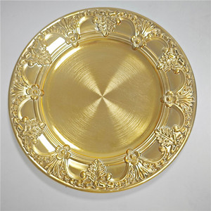 Assiettes de présentation dorées à motifs floraux, style rétro européen, durables et résistantes à la chaleur, 13 pouces, pour la décoration de table de mariage ou de dîner - Product Image 1