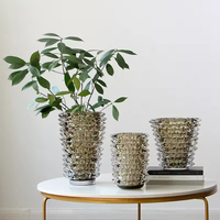 Vase d'art en verre froissé fait à la main de luxe moderne Prismes triangulaires de couleur kaki Vases épais à épines vases à fleurs