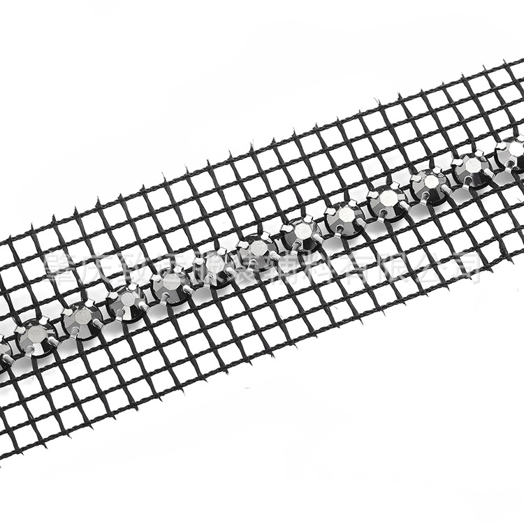 Black Net Claw Mineral Ash