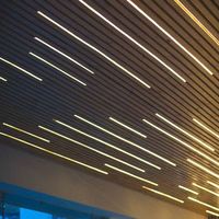 Bandes LED décoratives en chêne Panneaux muraux acoustiques à lattes de bois Akupanel pour la maison