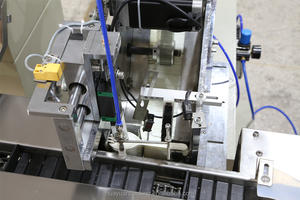 Máy đóng gói tự động dạng gối kèm khăn ăn cho bộ dao dĩa muỗng nhựa dùng một lần HUAYUAN, kèm tăm - Product Image 6