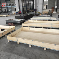 Table de soudage 3D D28 avec grille perforée, système de serrage modulaire, établi robuste pour travaux de soudage industriels