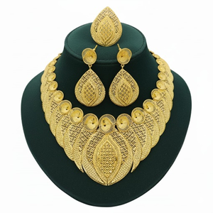 Ensemble de bijoux chic et tendance de 4 pièces comprenant un magnifique collier, un collier sautoir et un collier plaque - Product Image 6