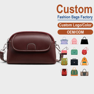 กระเป๋าหนังแท้แบบสะพายข้าง ผิวด้าน เงางามแบบโทนสีเดียวกัน ปิดด้วยซิป สายโซ่ เหมาะสำหรับฤดูหนาว รับทำแบรนด์ตามสั่ง - Product Image 1