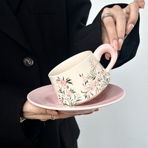 Juego de taza y plato de café con diseño de flor de lirio pintada a mano, regalo para el té de la tarde, recuerdos para <span class=keywords><strong>cumpleaños</strong></span> de niñas y damas de honor. - Product Image 5
