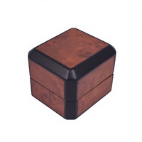 Boîte à bijoux carrée en bois de burl avec bord noir brillant, insert en velours doux, logo personnalisé pour les propositions et l'emballage de bijoux haut de gamme