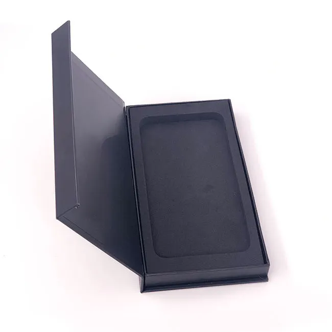 กล่องใส่กระดาษแข็งสีดำด้านในของกล่องใส่โทรศัพท์มือถือกล่องเปล่าเคส iPhone หรูหราออกแบบได้ตามต้องการราคาประหยัด