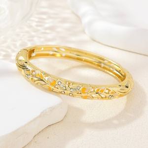 Bracelet ouvert ajouré Papillon de Pékin, style rétro polyvalent, pour Cheong Sam, souvenir touristique de la Cité Interdite - Product Image 6